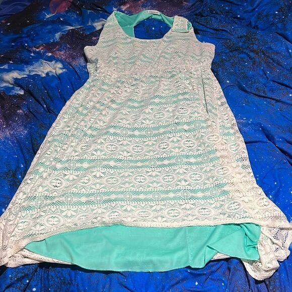 Lacy dress - Picture 1 of 6